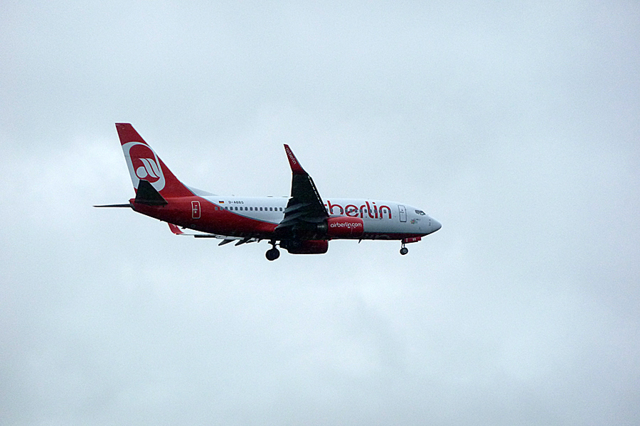 Airberlinn beim Landeanflug  zum Airport Hamburg