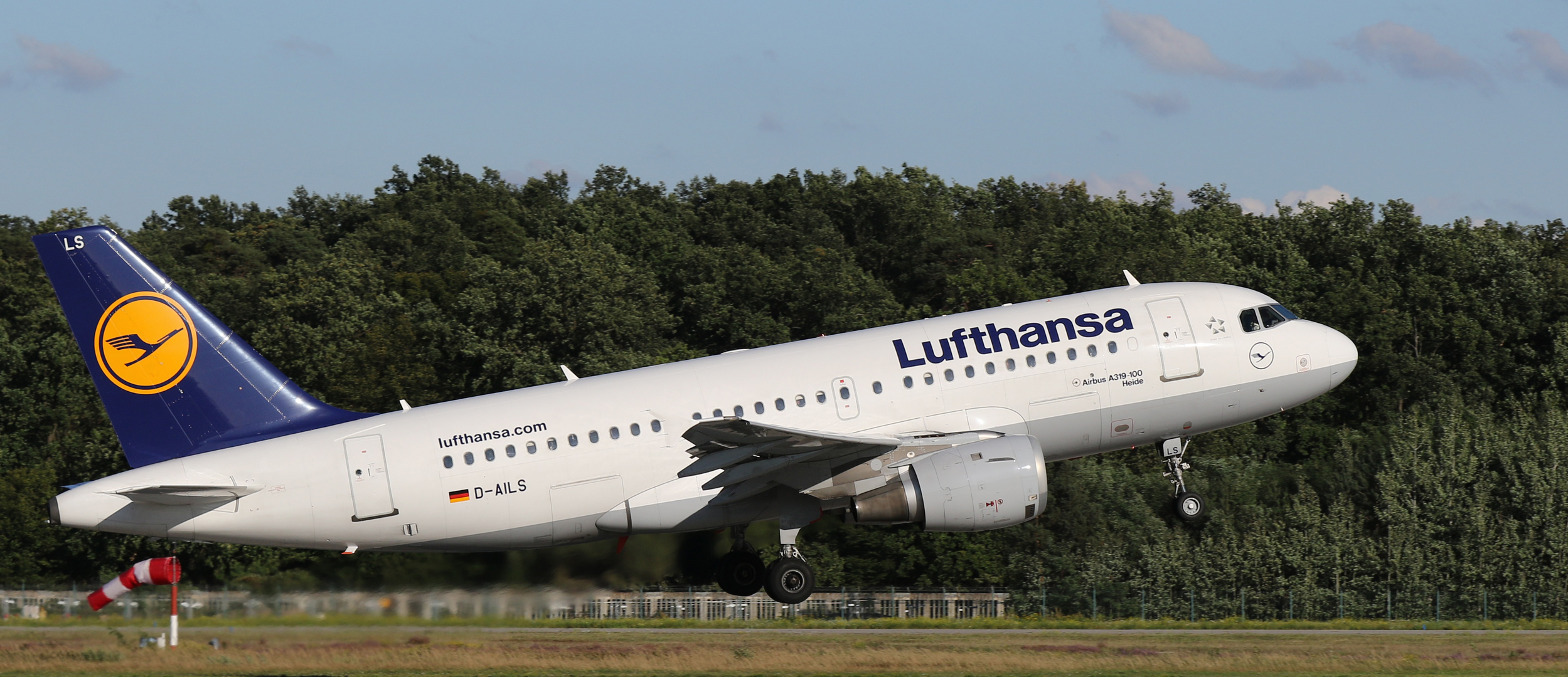 Airbus 319-100 Heide Foto & Bild | luftfahrt, passagiermaschinen ...