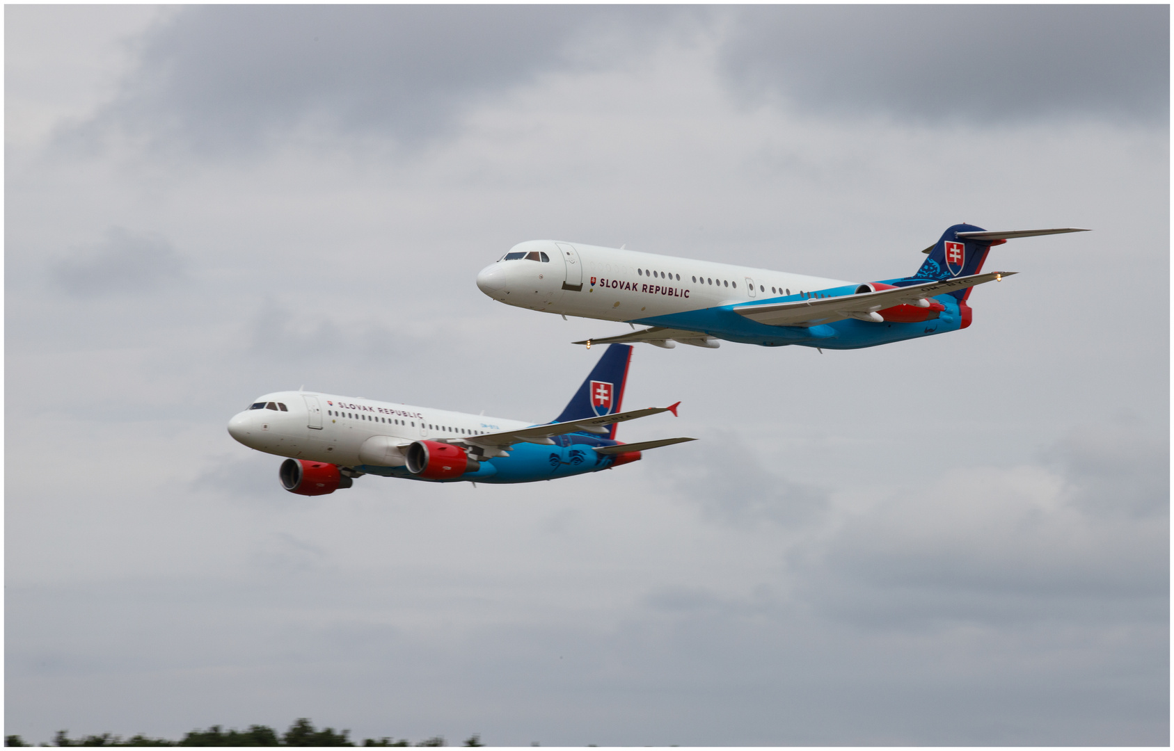  Airbus 319 + Fokker 100