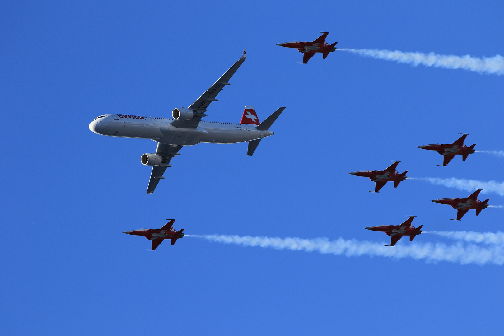 Airbus 321-212 HB-IOO und Patrouille SUISSE