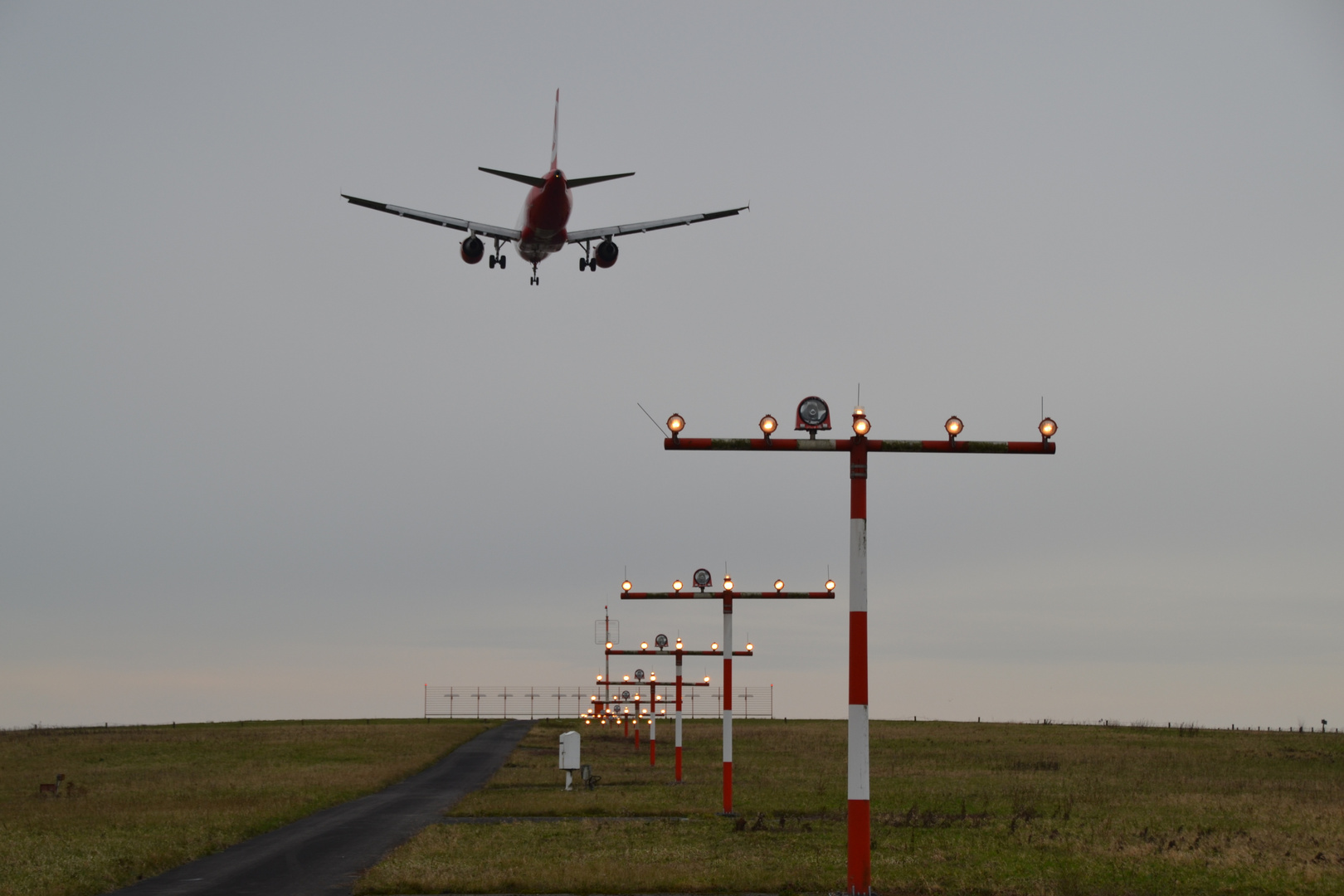 AIRBUS, A-320-200 Air Berlin im Landeanflug auf Düsseldorf