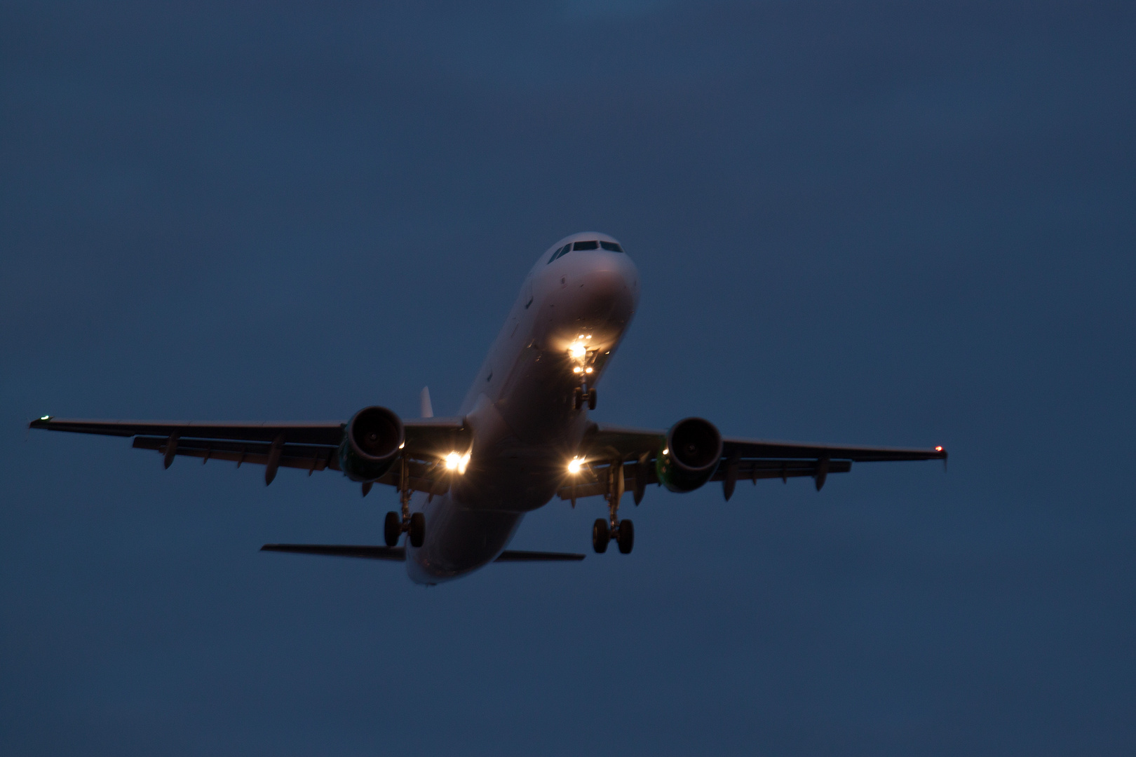 Airbus A 321 der Germania im Endanflug