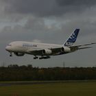 Airbus A 380 im Anflug