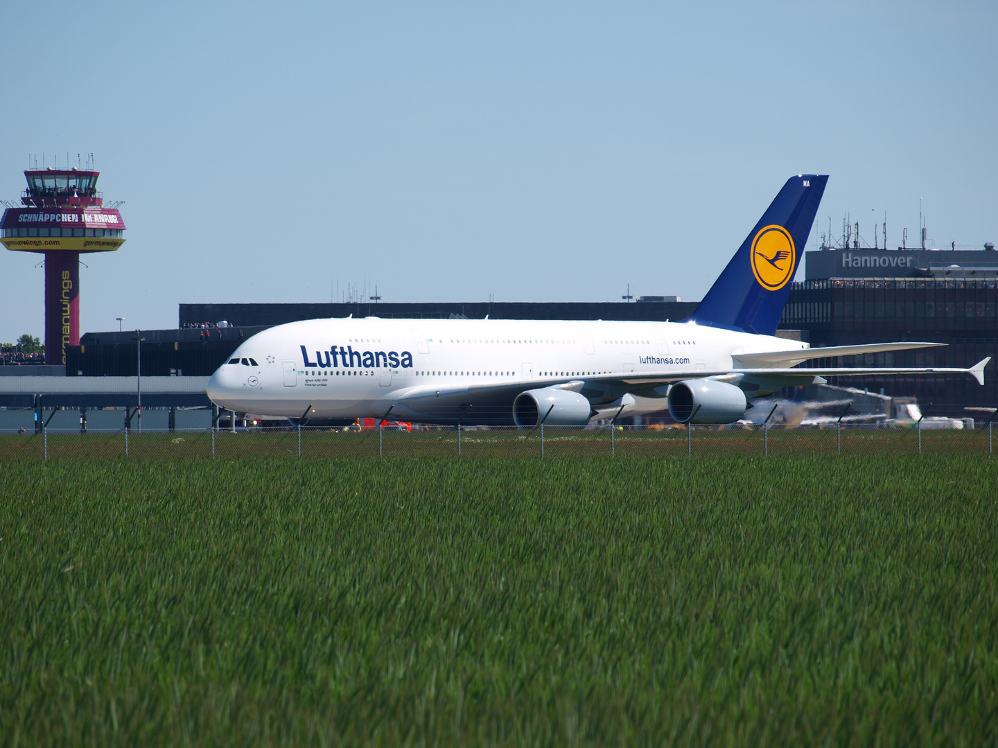 Airbus A-380 in HAJ