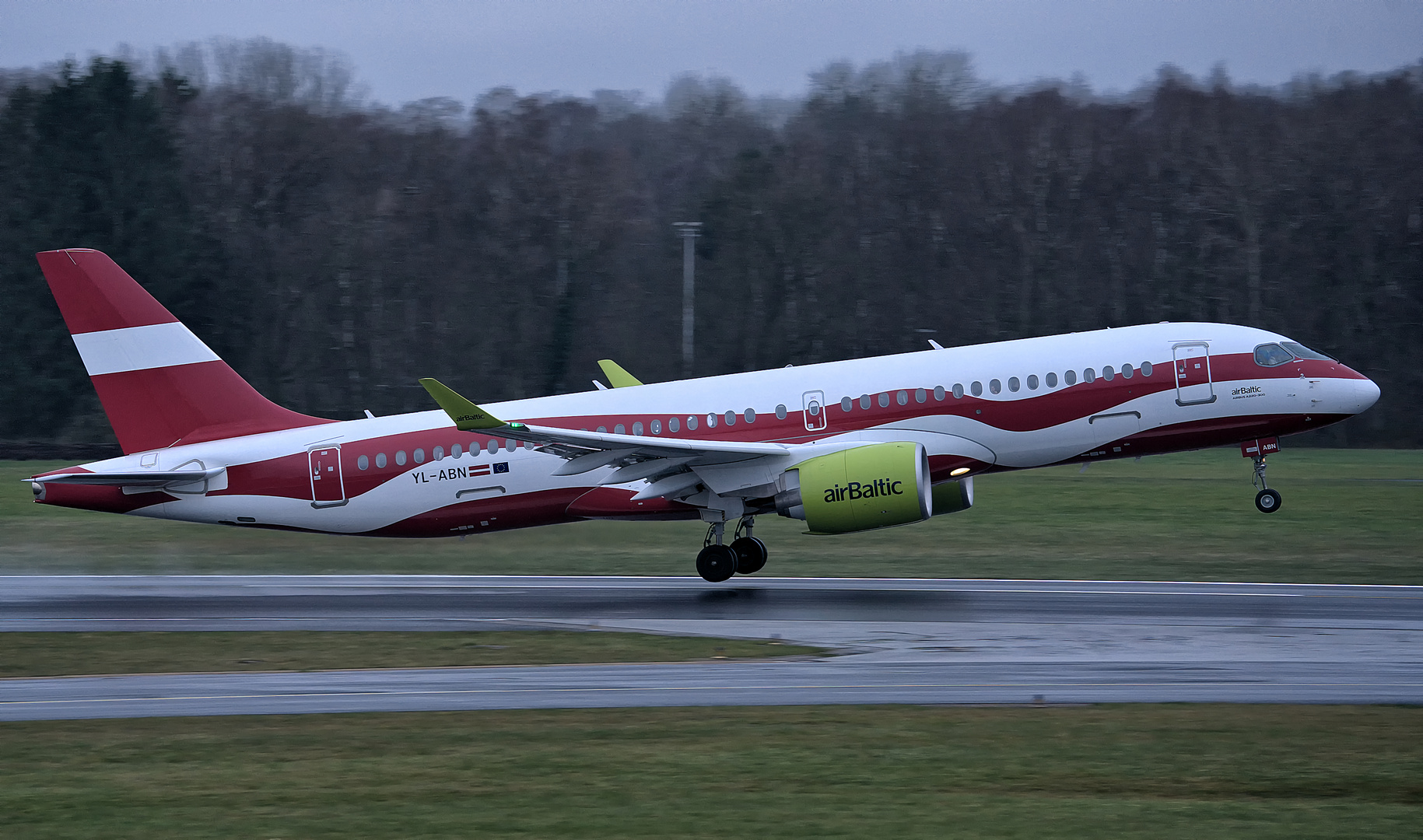  Airbus A220-300 - Air Baltic