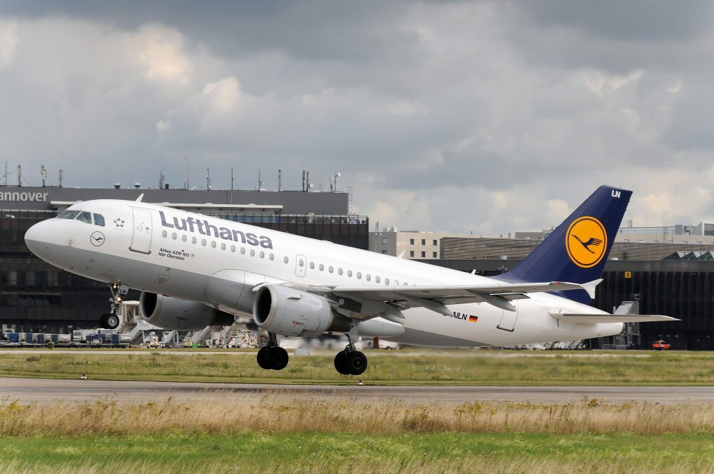 Airbus A319-100 der Lufthansa ist soeben in Hannover gestartet