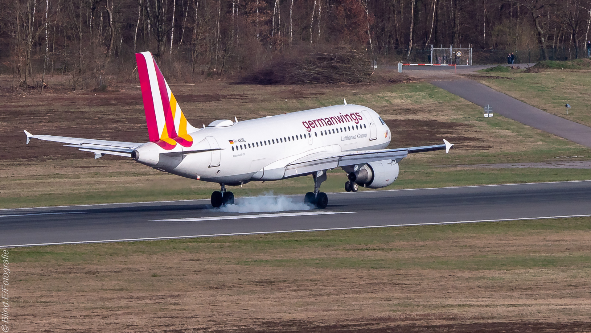 Airbus A319 macht Dampf beim bremsen.