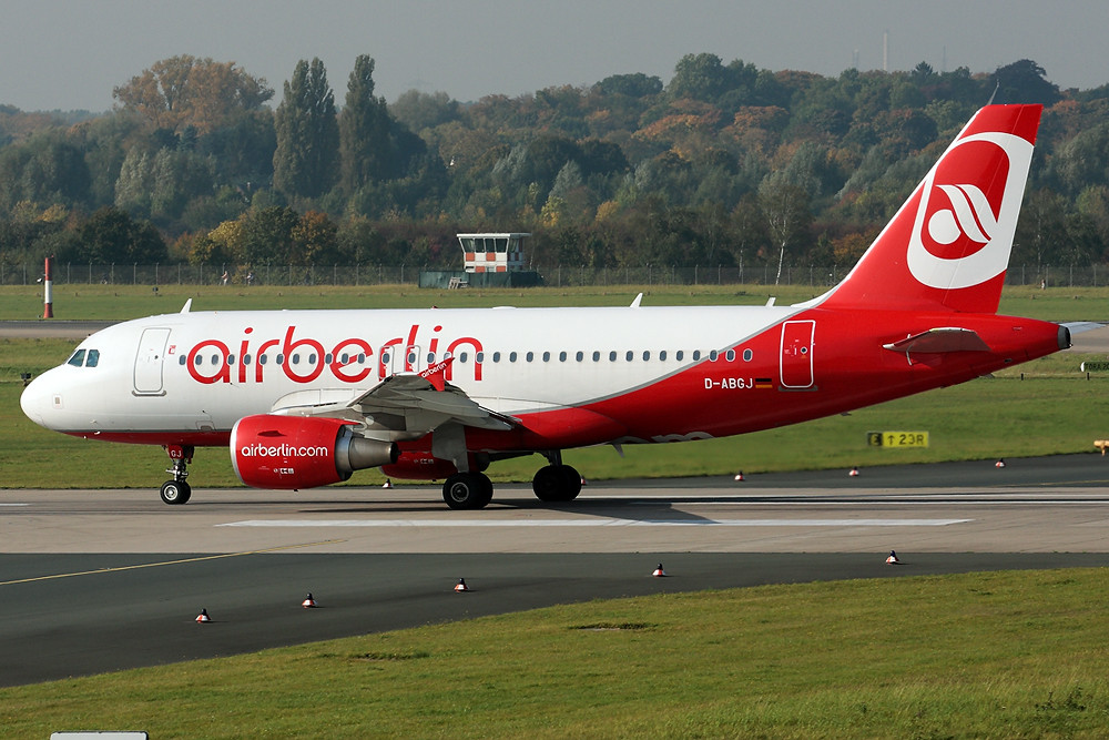 Airbus A319 von Air Berlin in Düsseldorf