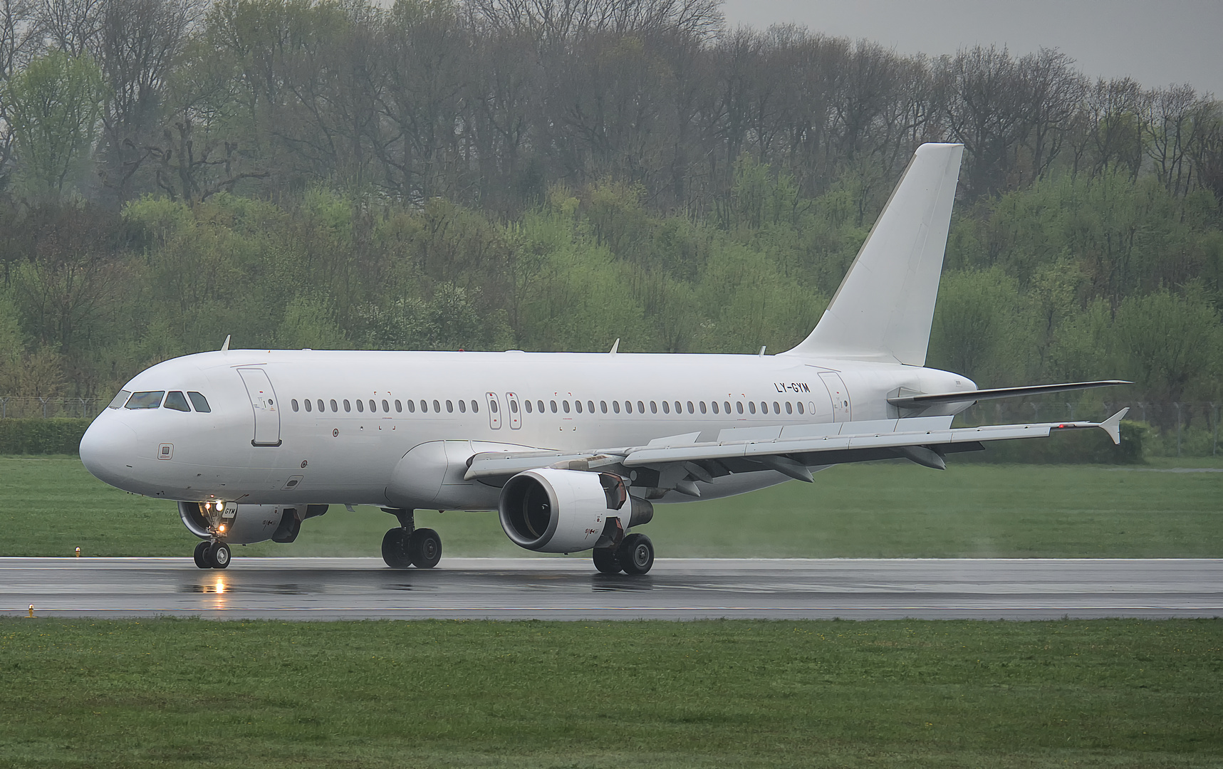 Airbus A320-214  Azerbaijan Airlines