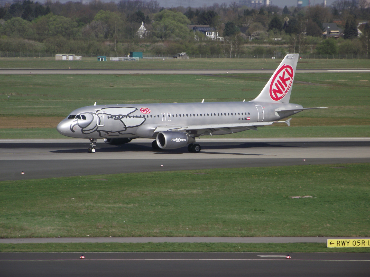 Airbus A320-214