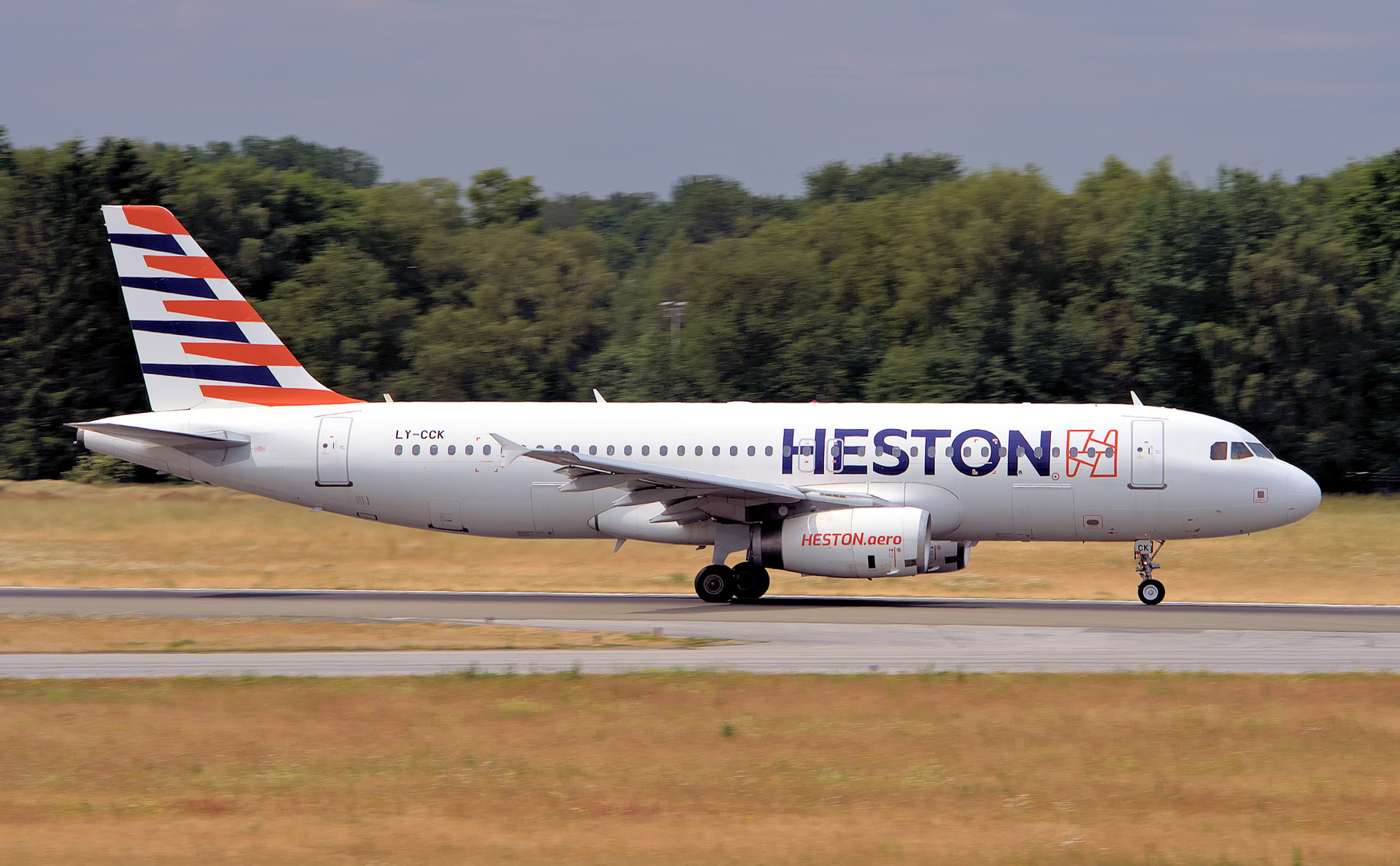 Airbus A320-232 - Heston Airlines 