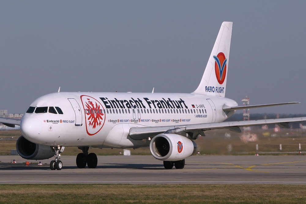 Airbus A320 in Eintracht Frankfurt Bemalung