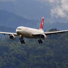 Airbus A330-343X «Glarus» im Landeanflug