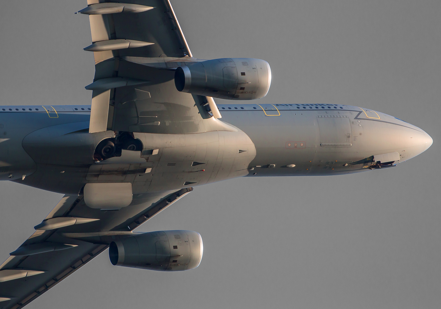 Airbus A330 Multi Role Tanker Transport / Voyager KC2