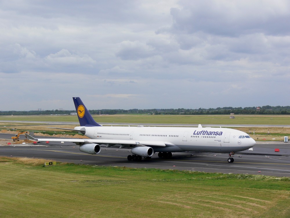 Airbus A340-313X