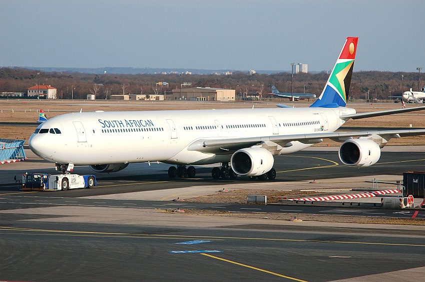 Airbus A340-600 der South African in Frankfurt