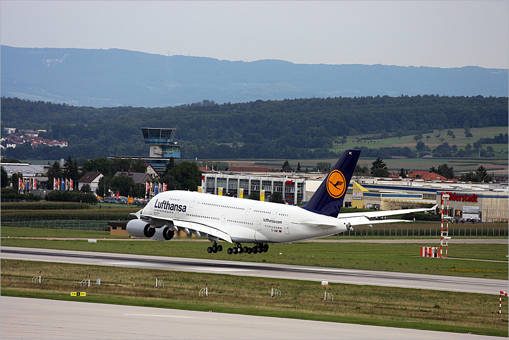 Airbus A380-800 D-AIMC „Peking“