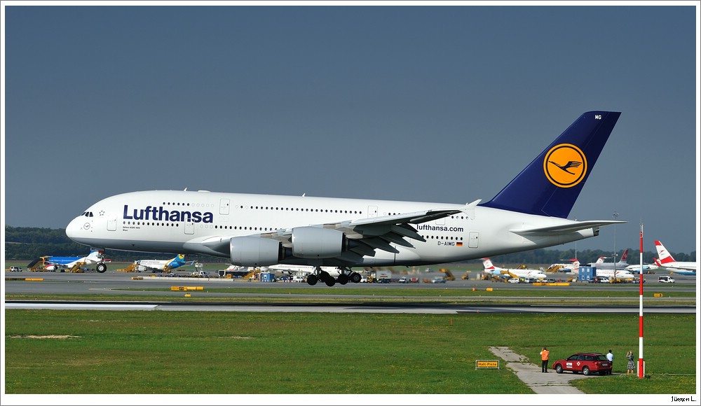 Airbus A380-800 D-AIMG in Wien (2)