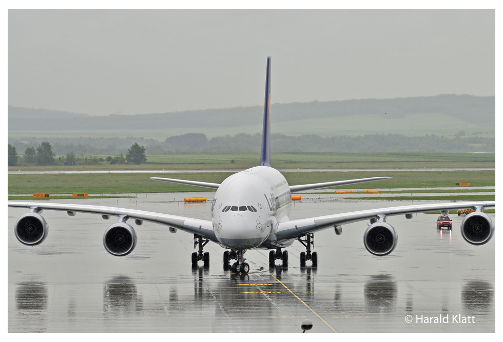 Airbus A380 in Wien