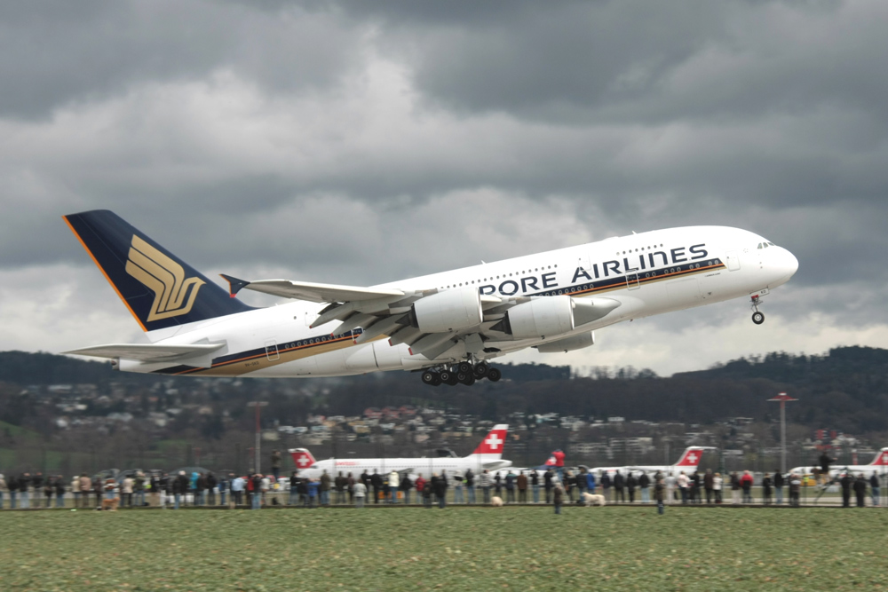 Airbus A380 in Zürich 02