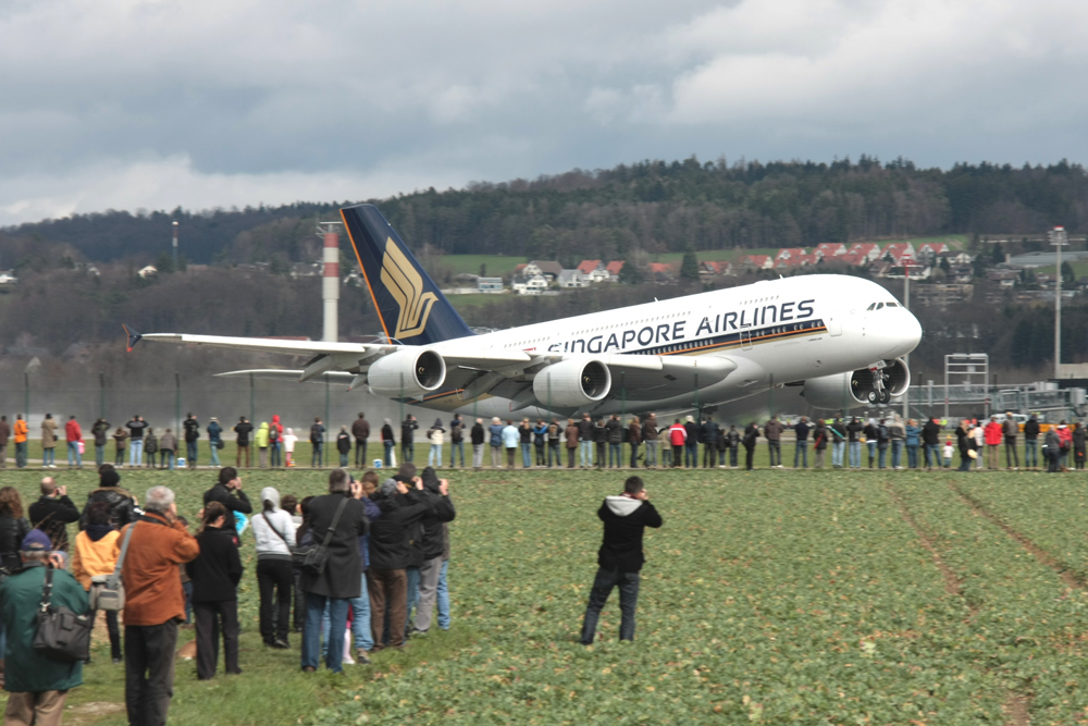 Airbus A380 in Zürich 03