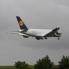 Airbus A380 kurz vor der Landung in VIE