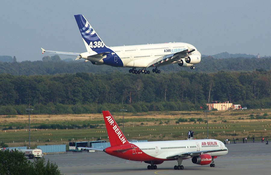 Airbus A380 vs. Boing 757