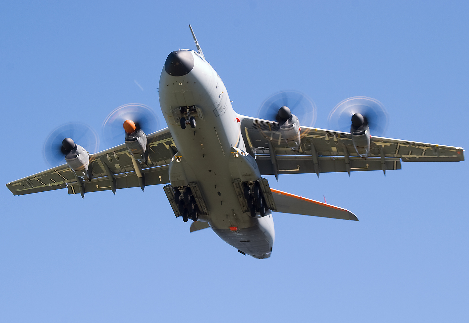 Airbus A400M Grizzly #1 Low Approach in Toulouse