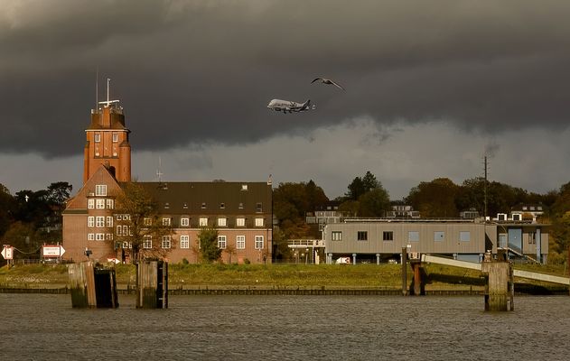 Airbus Beluga über Finkenwerder