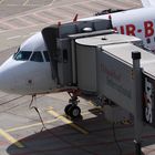 Airbus der Air Berlin (LTU) am Dockinggate