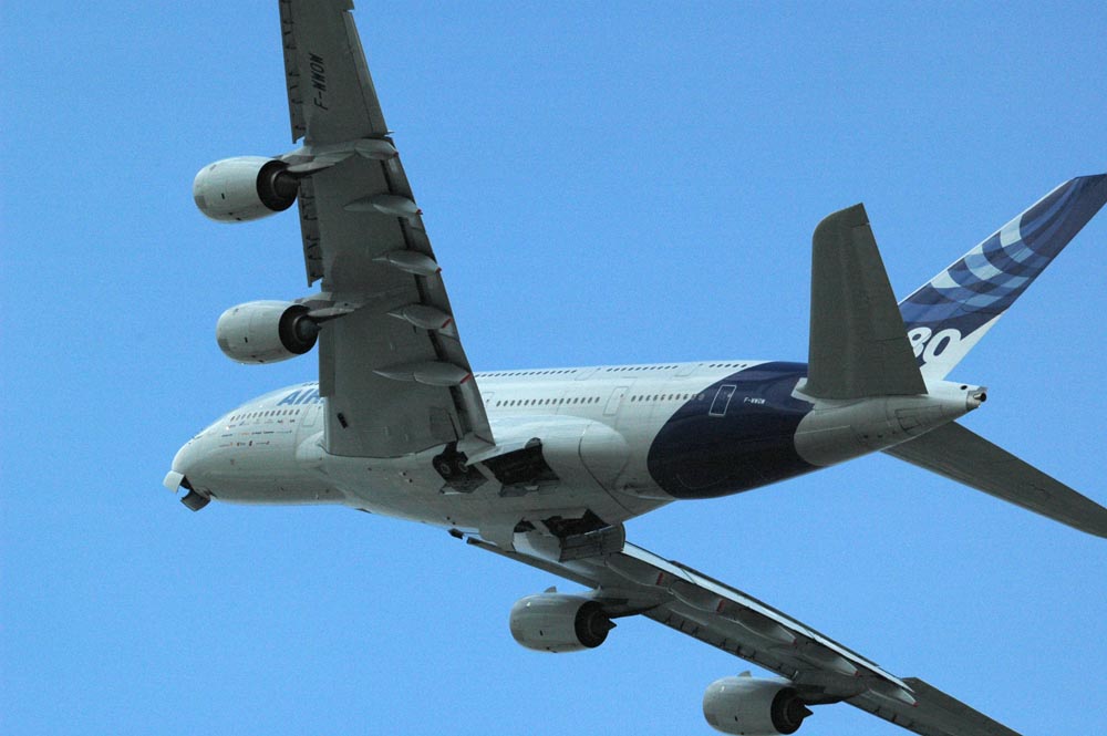 airbus Tag A380 " Achtung Klappe zu..."