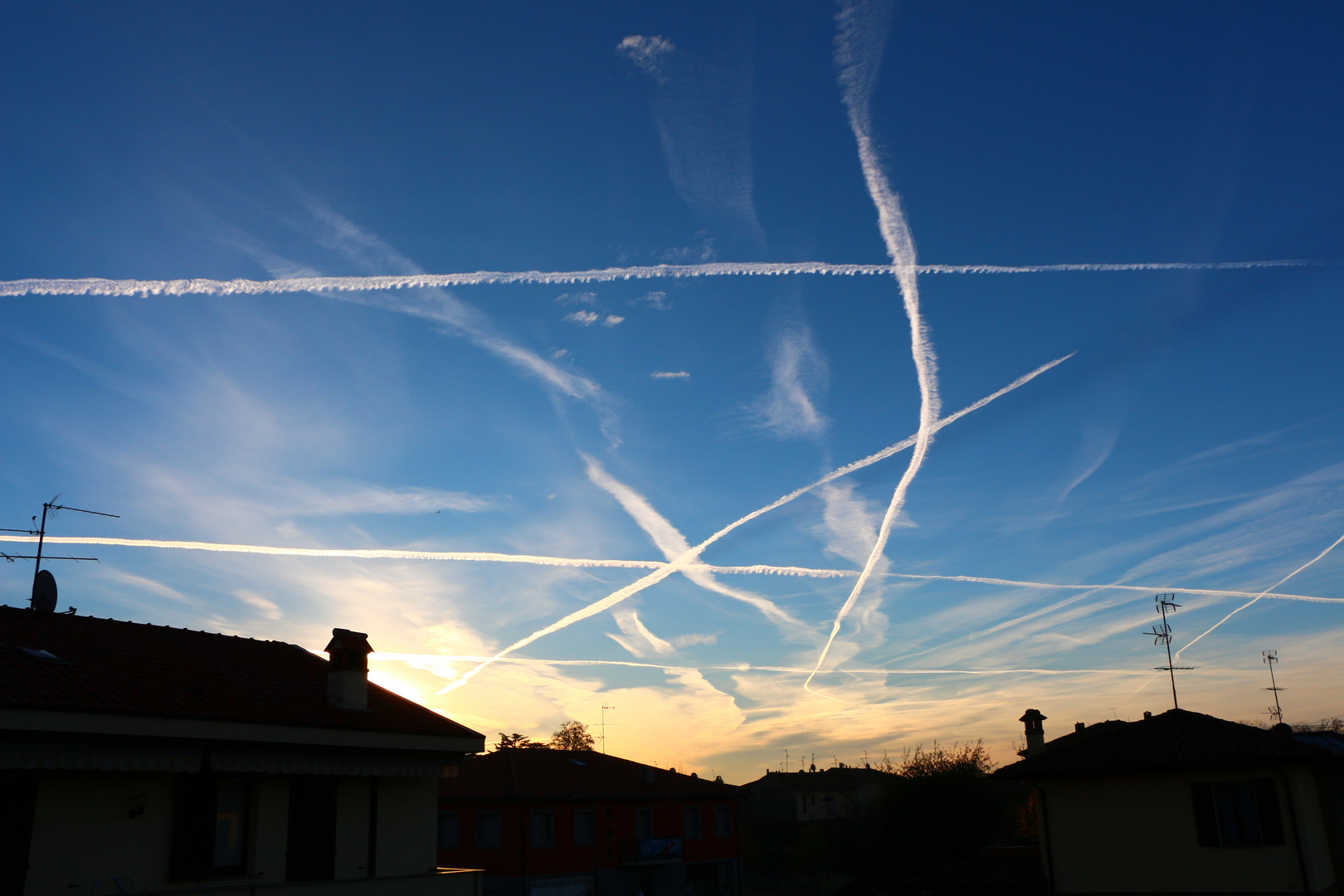 Aircraft trails