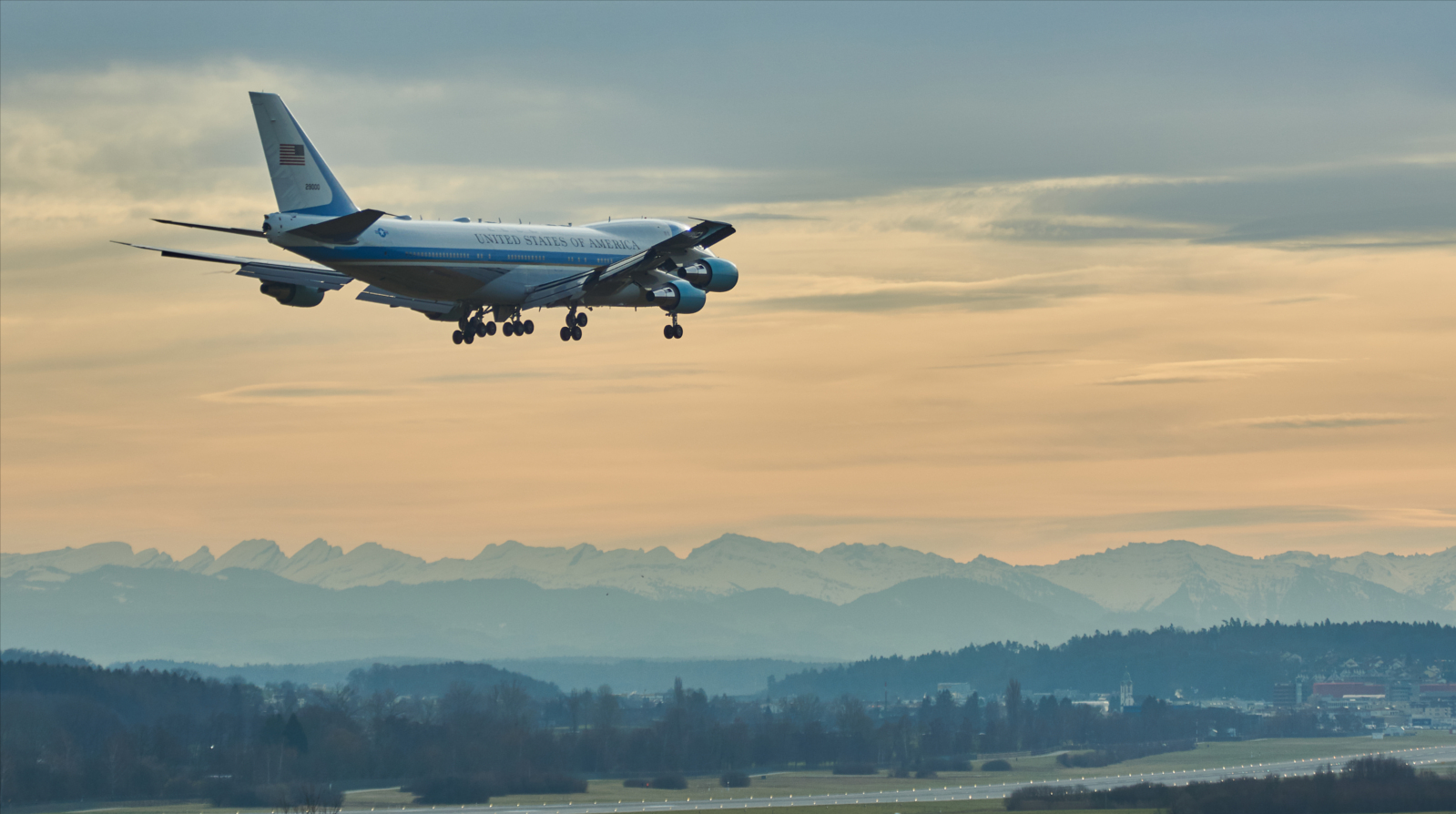 Airforce One bei Sonnenaufgang