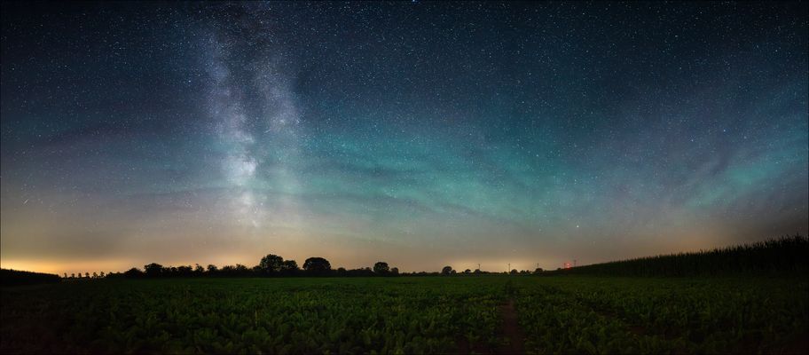 * Airglow vs. Milky Way *