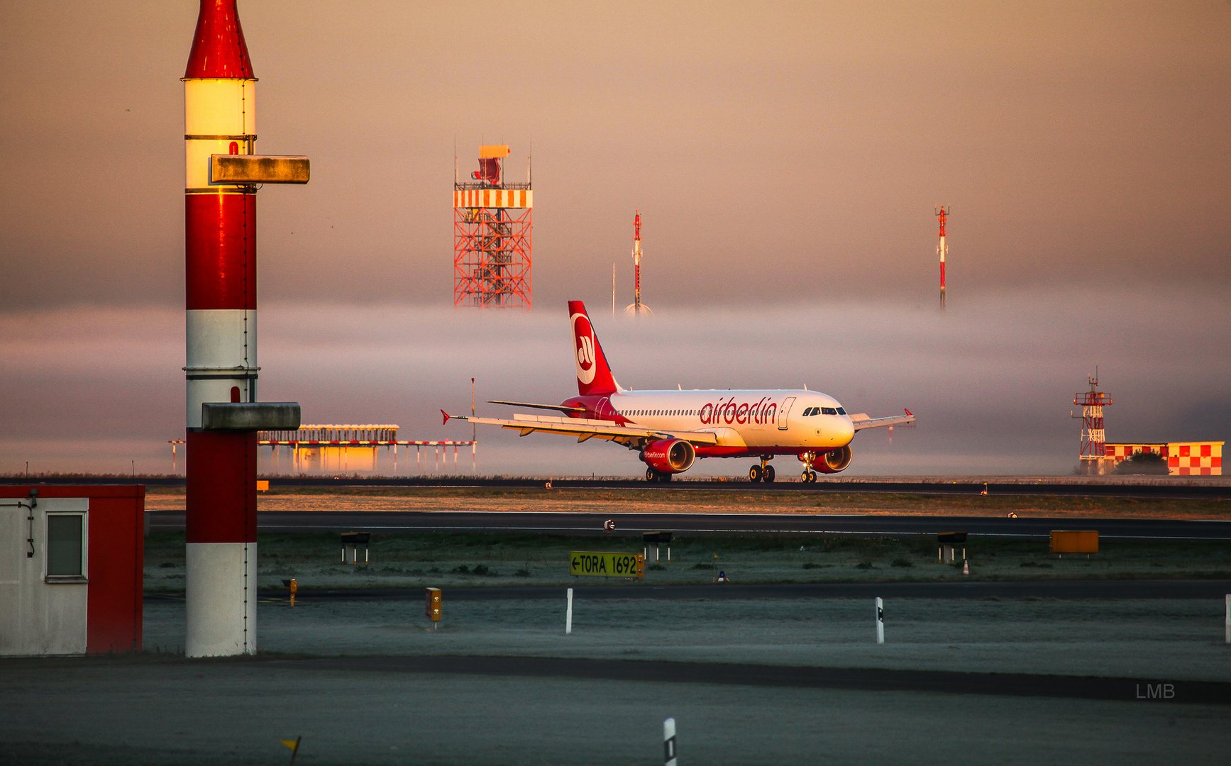 Airline im Nebel