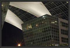 Airport Center bei Nacht
