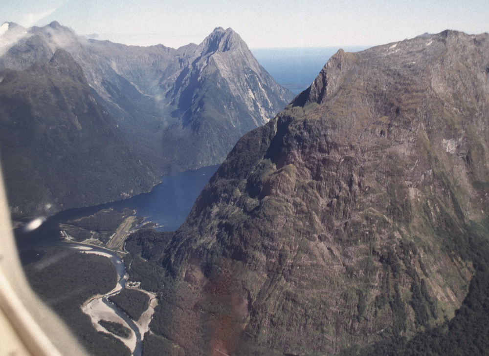 Airport Milfordsound