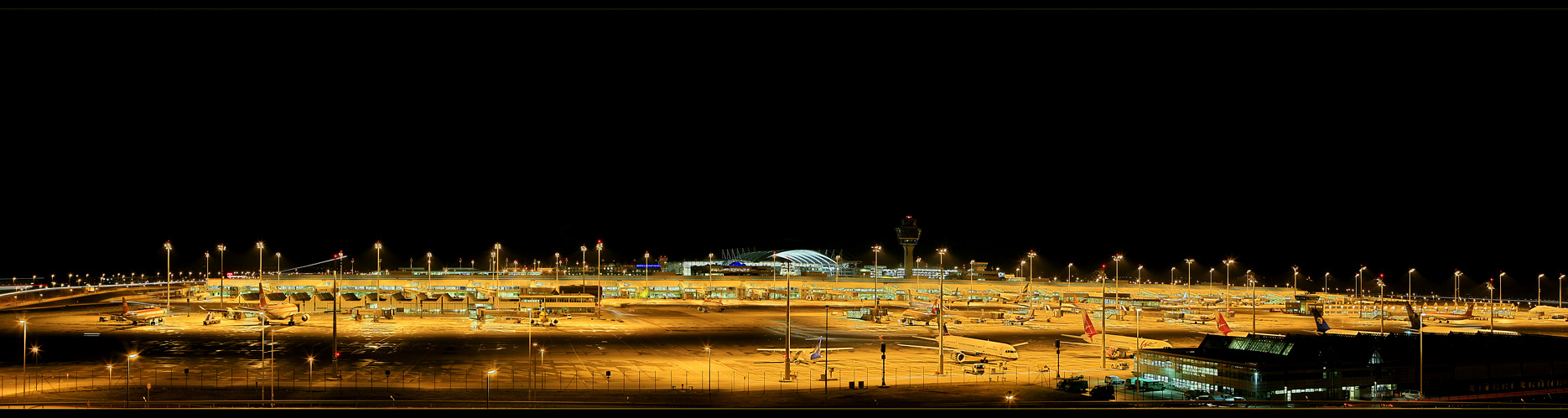 Airport München DRI aus 6 Bildern Panorama aus 2 Bildern