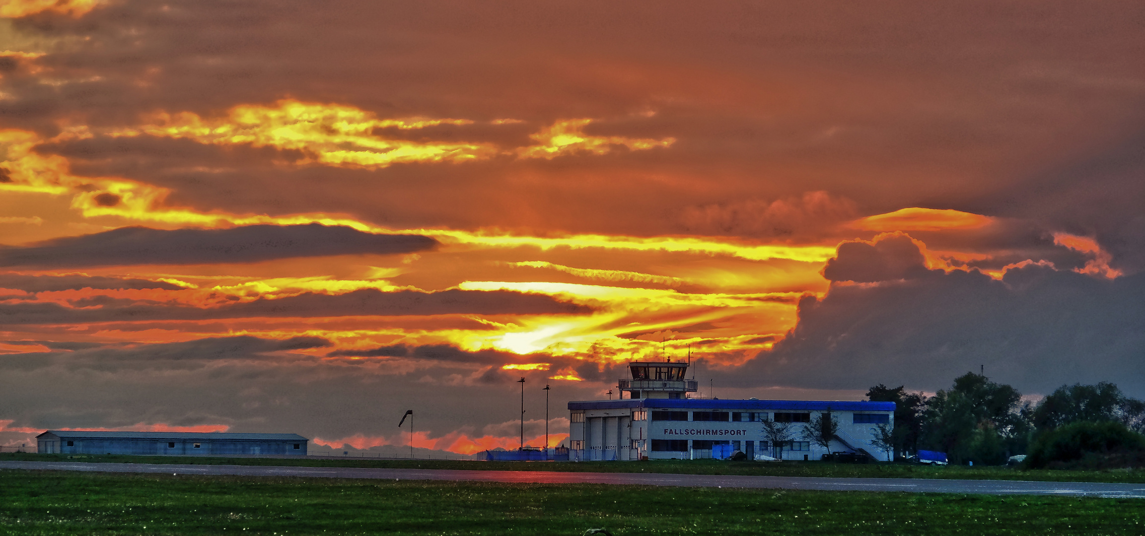 "Airport-Sundowner"