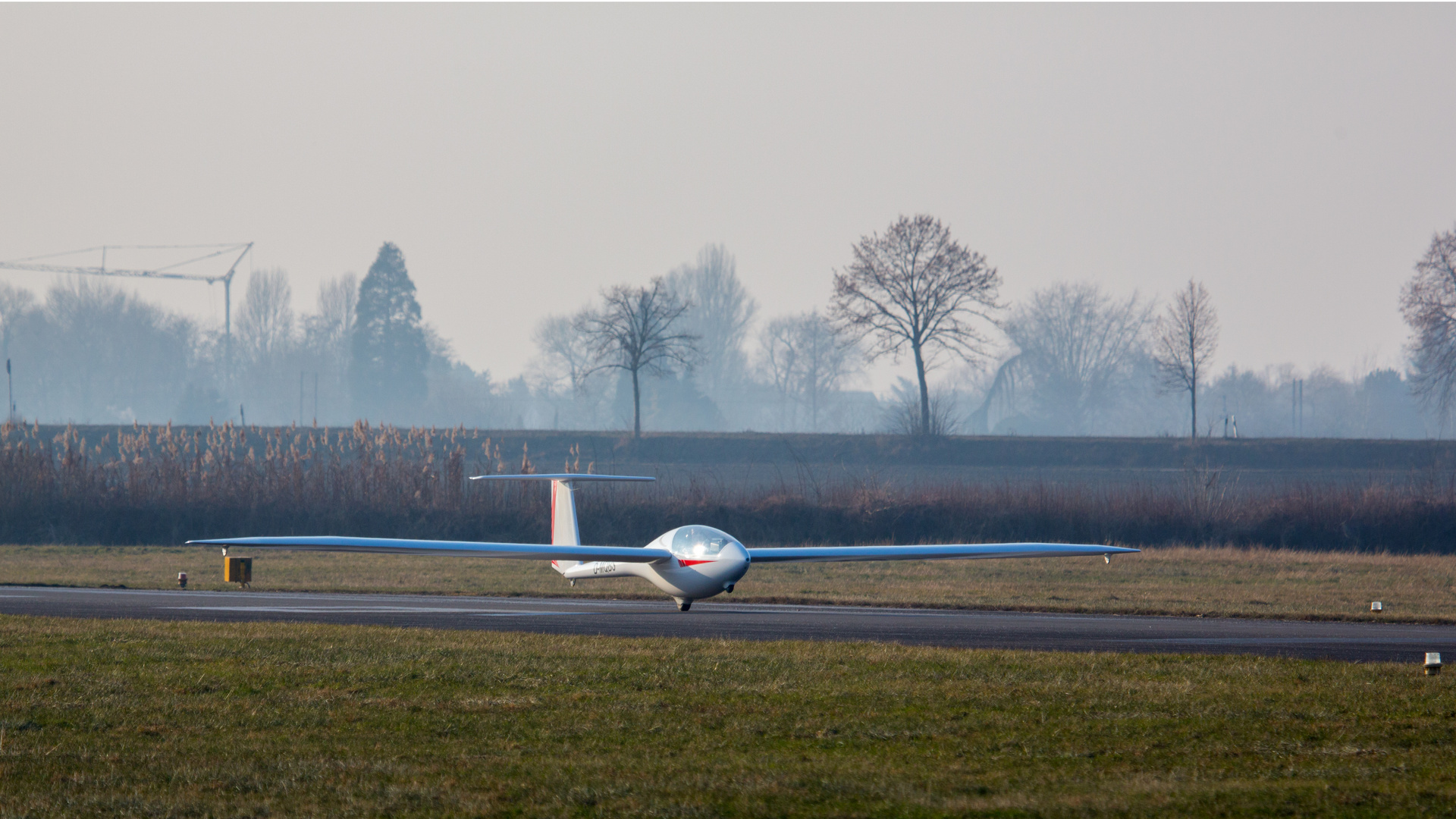 Airport Worms - Ultraleichtflugzeug landet