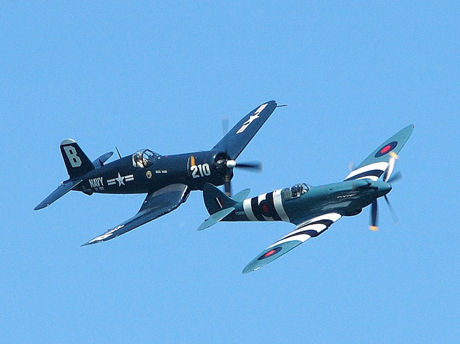 Airshow in Oppenheim - Corsair F 4 U und Spitfire Mk. XIX