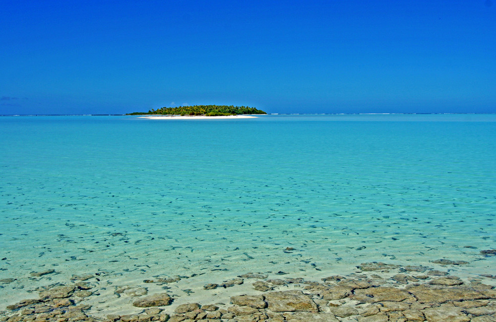 Aitutaki Laggon - One Foot Island....