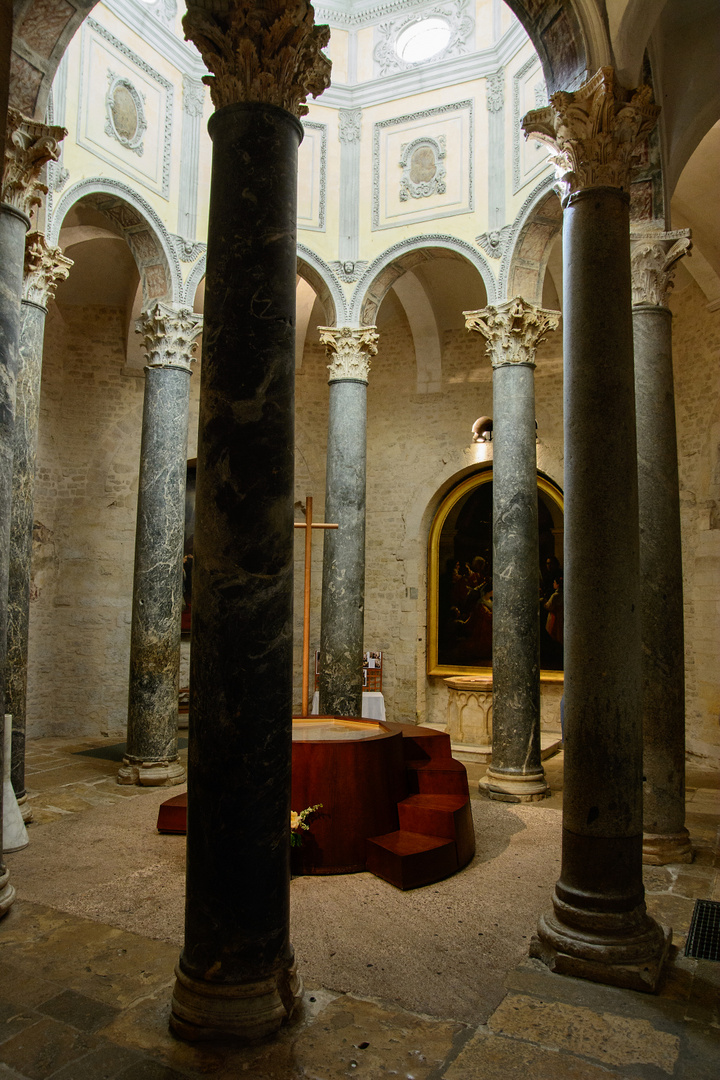 Aix Baptisterium