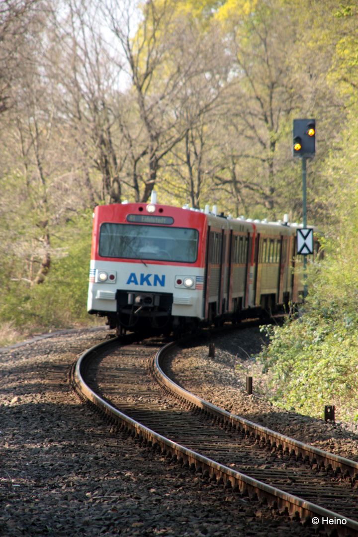 AKN Triebwagen zwischen Neumünster Hauptbahnhof und Neumünster Süd