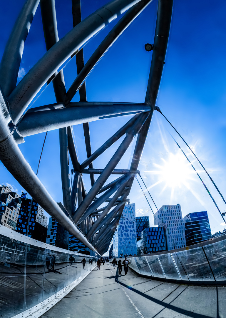 Akrobaten Fußgängerbrücke zum Barcode-Viertel, Oslo