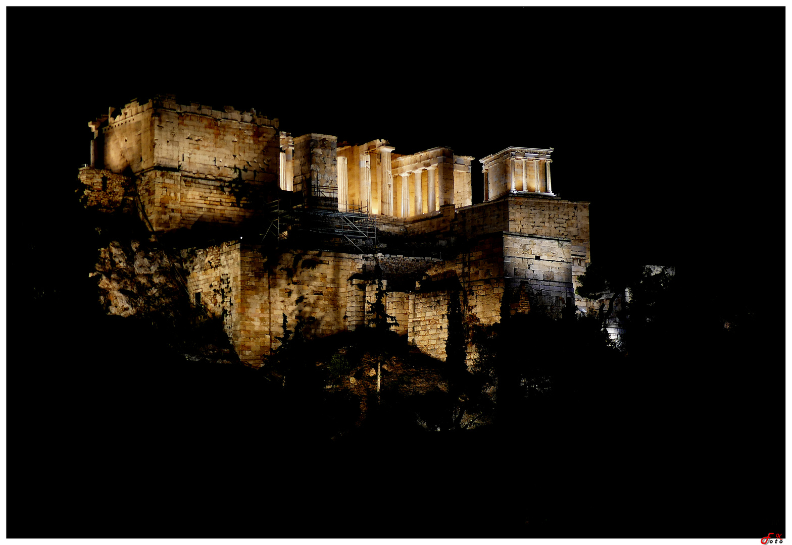 Akropolis at night