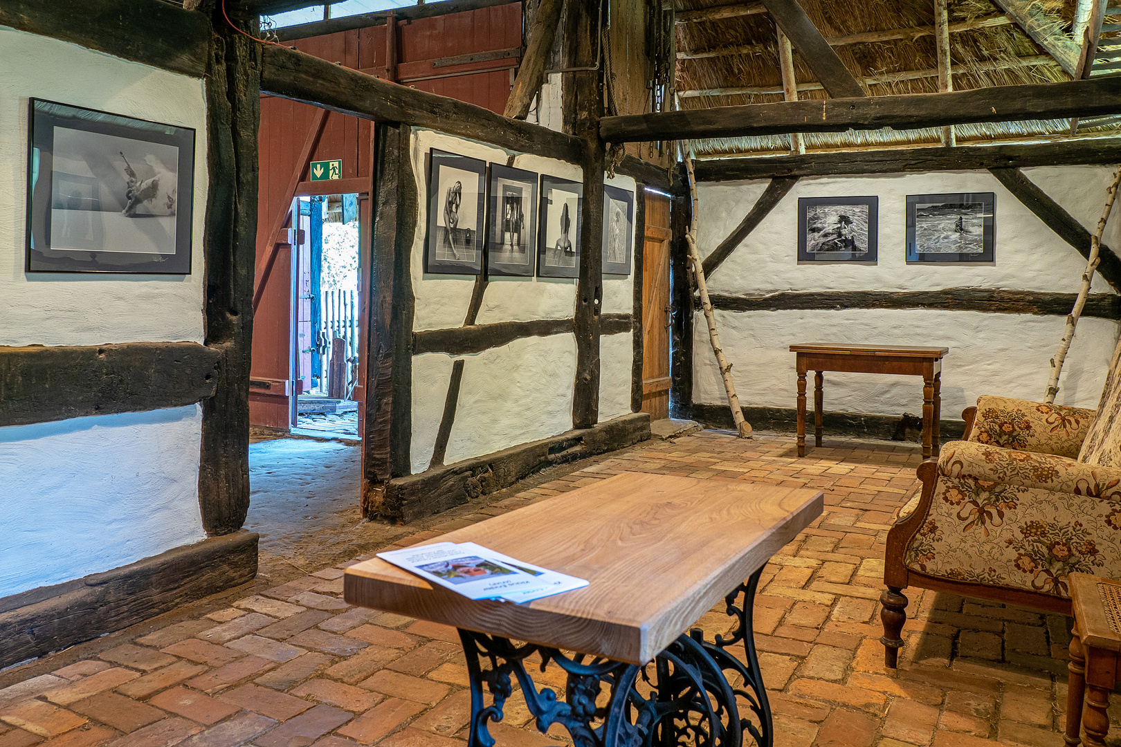 Akt-Fotografien von Klaus Ender im Freilichtmuseum Klockenhagen