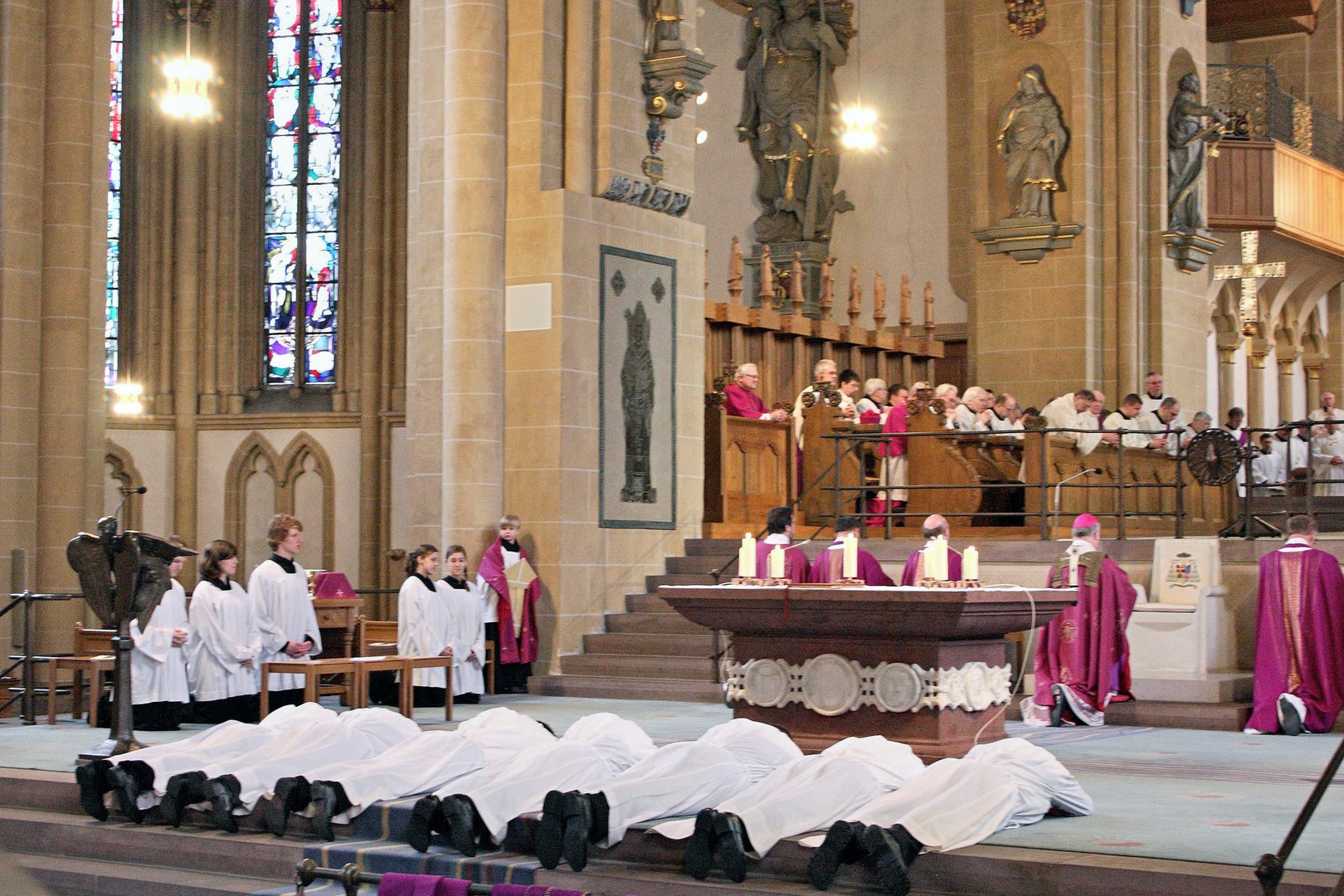 Aktarraum bei der Diakonweihe im Hohen Dom zu Paderborn, 2009