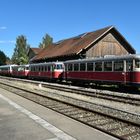 Aktuelle und historische Triebwagen auf der SAB im Bf Münsingen 20.9.2023