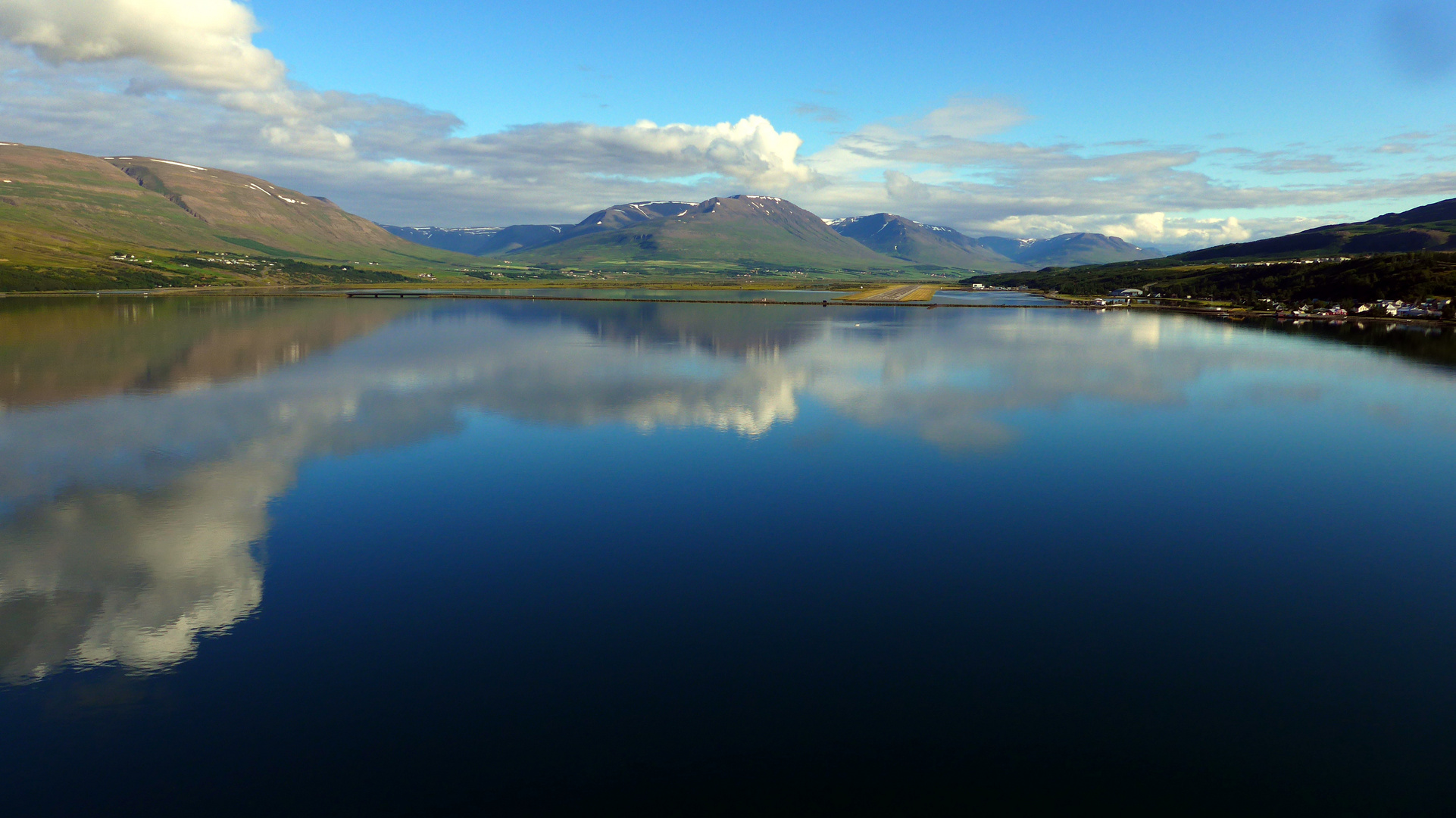 Akureyri; Eyjafjörður Fjord - Island